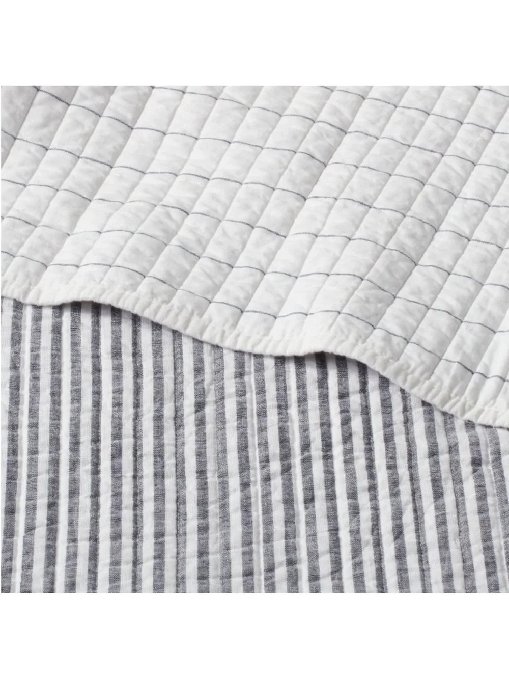 NWT Full/Queen Reversible Cotton Stripe Quilt Navy - Threshold